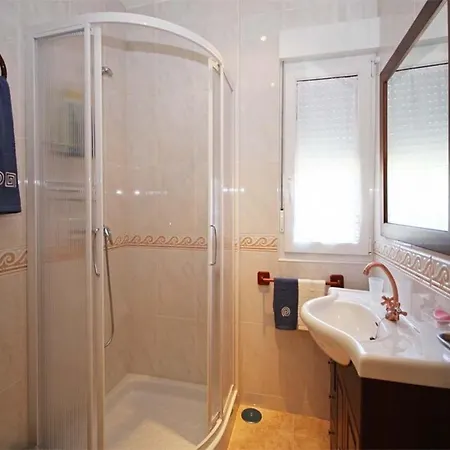 - 2 Bedrooms With Sea Views - 01884 Apartman *